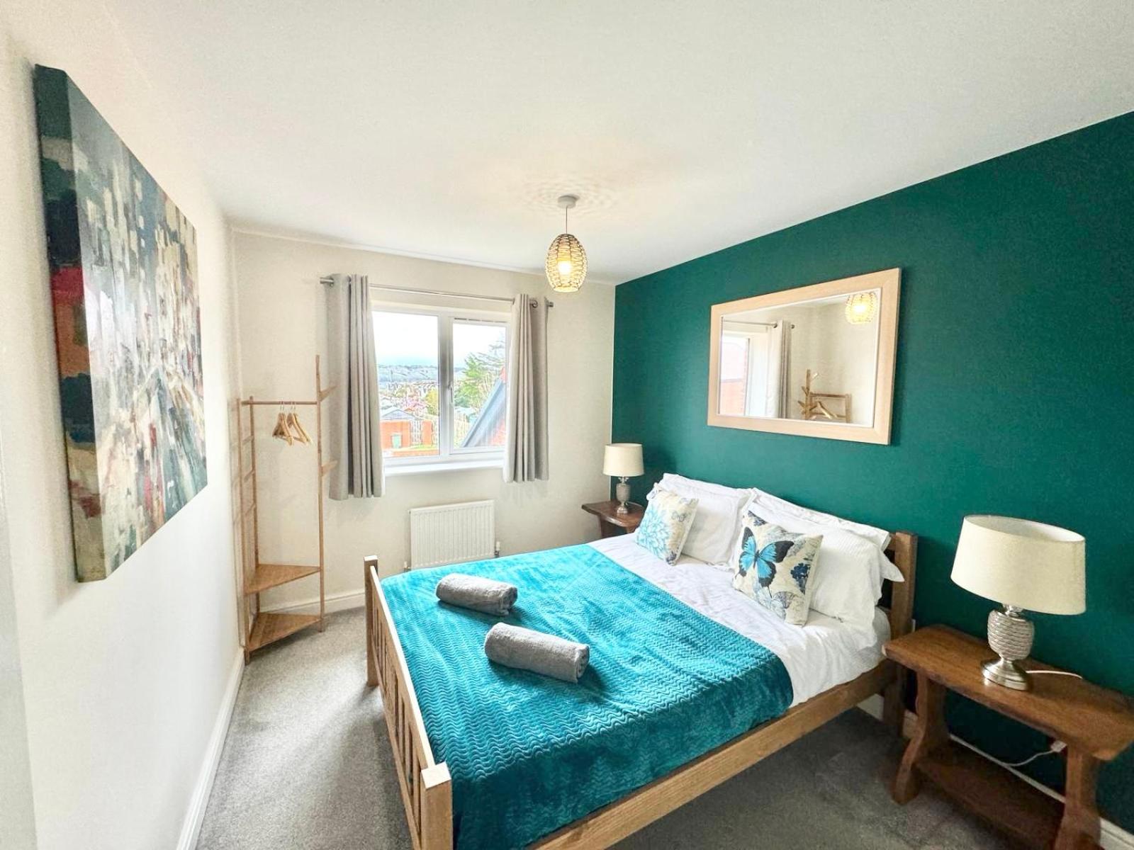 Folkestone Central Family Home: 3BR with Parking Exterior photo