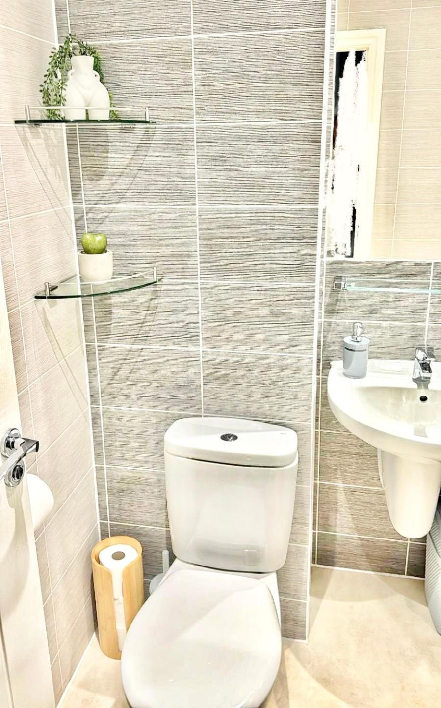 Folkestone Central Family Home: 3BR with Parking Exterior photo