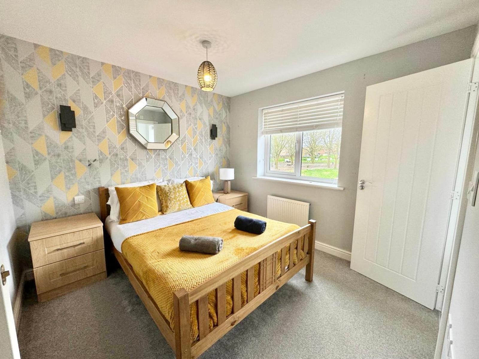 Folkestone Central Family Home: 3BR with Parking Exterior photo