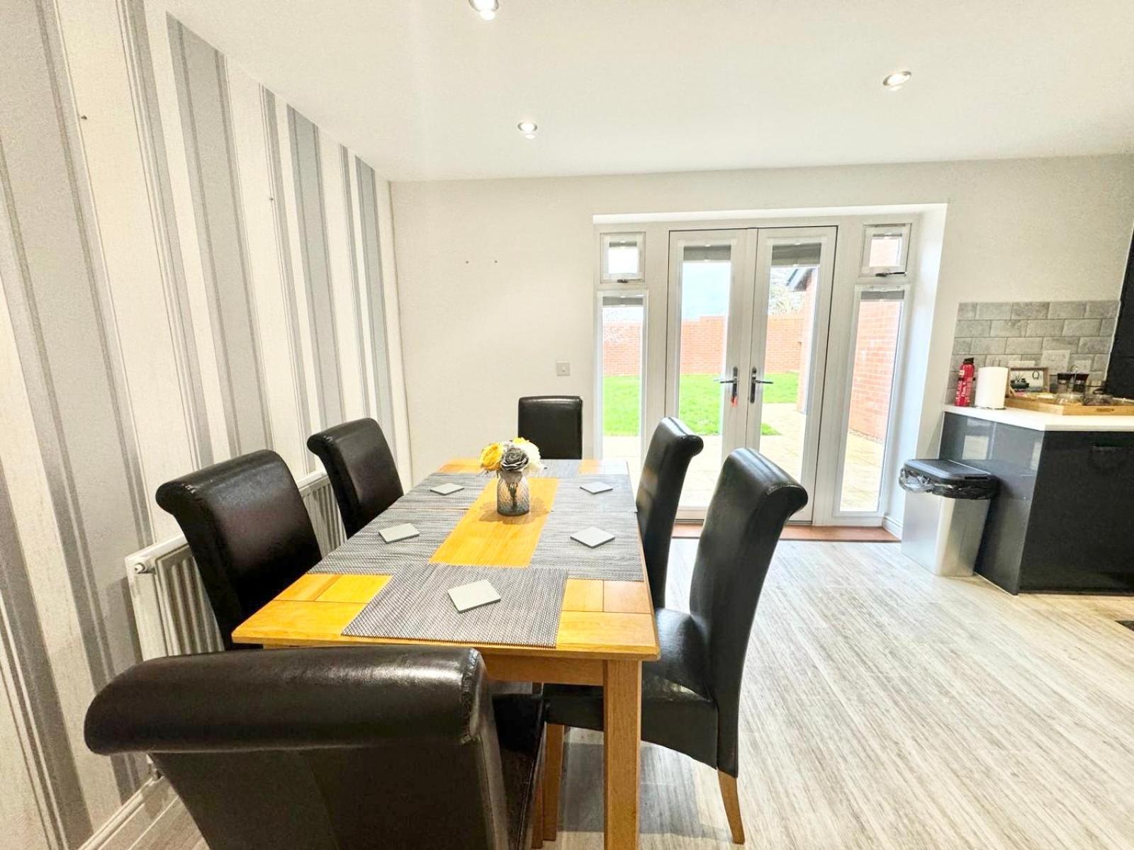 Folkestone Central Family Home: 3BR with Parking Exterior photo